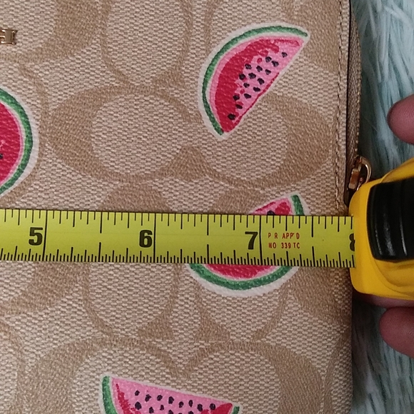 😍🎉🎊🍉 COACH wristlet double sided zipper pockets!! 🍉🎊🎉😍 - Picture 6 of 8